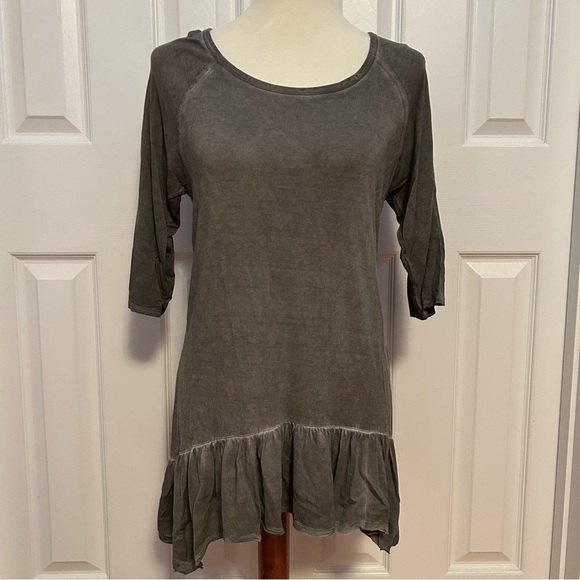 DANTELLE  Peplum Top - Picture 2 of 4